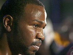 фото - Джефф Лэйси отбоксирует с кубинским проспектом Умберто Савинем