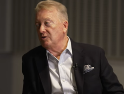 фото - Ни за что не угадаете! Уоррен назвал самого зрелищного бойца в мире