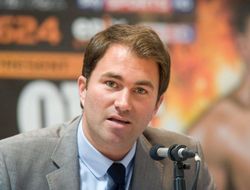 фото - Херн: «Если Амир Хан не получит Мэйуэзера, организуем его бой с Келлом Бруком»