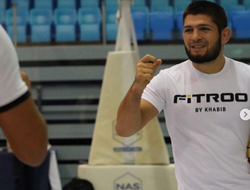 фото - Уайт просит заменить Поветкина, Макгрегор натаскивает сына, Хабиб играет в регбол — соцсети 