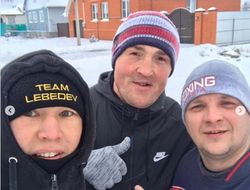 фото - Канело и Мэйуэзера одарили живописью, Бетербиев в армрестлинге, безумная любовь Холлоуэя — соцсети