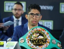 фото - Ошибочка вышла: Варгас подерётся не с Флоресом — инсайдер дал маху