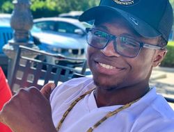 фото - Карл Фрэмптон против Айзека Догбо в конце осени — BBC