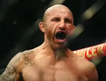 Волкановски побил Лопеса и вернул титул UFC