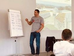 фото - Бриггс на велотренажёре, Канело взял тайм-аут, Кличко в университете — соцсети