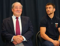 фото - Промоутер Ломаченко — о переговорах с Линаресом: Осталось согласовать дату