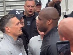 фото - «А ведь именно это и произошло». Топ-тренер о реванше Усика и Дюбуа