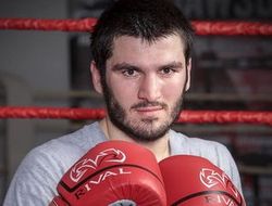фото - Официально: Артур Бетербиев поборется за вакантный титул чемпиона мира