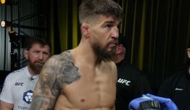 Амосов дебютировал в UFC яркой победой над Мэгни