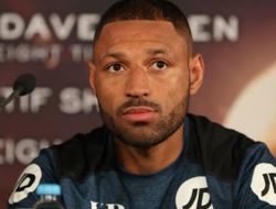 фото - Келл Брук не ведётся на слова Хана: Он не хочет драться, только языком мелет