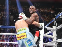 фото - Теофимо Лопес обратился к Флойду Мэйуэзеру: Чувак, прошу, не позорься!