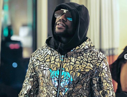 фото - Усик читает классику, Фьюри облизывается и ждёт правую руку Уайлдера, Мэйуэзер в дорогущем прикиде — соцсети 