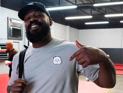 фото - Джонс боится дать бой Аспиналлу? Ответ легендарного чемпиона