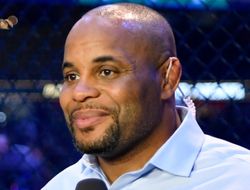 фото - Даниэль Кормье выбрал соперника для Хамзата Чимаева