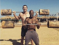 фото - Лемьё полетел, Жервонта спуртанул, Кличко качается деревом — соцсети