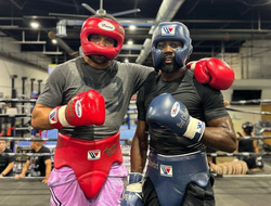 фото - Сегодня Уорд объявит о возобновлении карьеры? Зацените тизер от легенды: видео