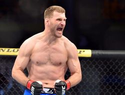 фото - UFC 198: Миочич уничтожил Вердума!