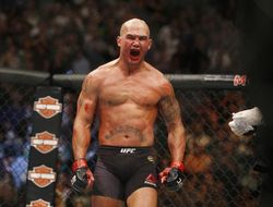 фото - UFC 195: Лоулер отстоял титул, выиграв яркое побоище у Кондита