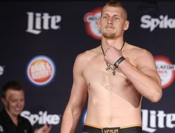 фото - UFC: Александр Волков разбил Штефана Штруве