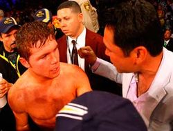 фото - Де Ла Хойя: «Промежуточный вес сыграет на руку Альваресу»