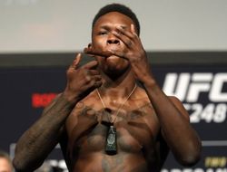 фото - «Эта крысиная губа?» Исраэль Адесанья ответил Хамзату Чимаеву