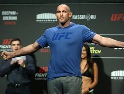 фото - Алексей Олейник подписал новый контракт с UFC и назвал следующего соперника