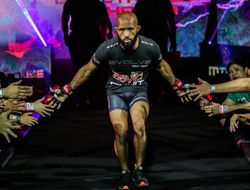 фото - Эдди Альварес и Деметриус Джонсон — в финале гран-при One FC: видео