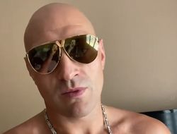 фото - Фьюри приглашает «уродливого бомжару» Джошуа «выйти и получить люлей»