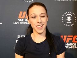 фото -  UFC 205: Джоанна Еджейчик отстояла титул, победив Ковалькевич