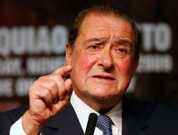 фото - Боб Арум обрушился с критикой на НВО: Там заправляет профан!