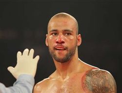 фото - Силлах возобновил карьеру и досрочно уступил россиянину: видео