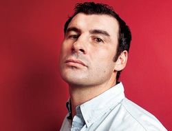 фото - Джо Кальзаге получил лицензию менеджера, подписав двоих талантов