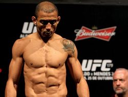 фото - Алдо сломал ребро, бой с Макгрегором под угрозой