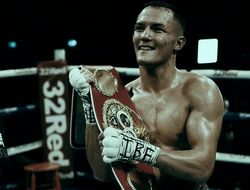 фото - Джош Уоррингтон по-быстрому расправился с Такуштом — как и ожидалось