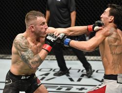 фото - Макс Холлоуэй — Александр Волкановски 2: видео лучших моментов титульного боя на UFC 251
