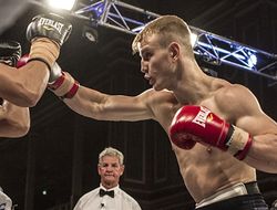 фото - «Крокодил» Зак Данн быстро растерзал Шеррингтона