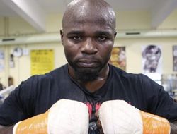 фото - Африканский супертяжеловес Карлос Такам за пару раундов снёс Бакурина