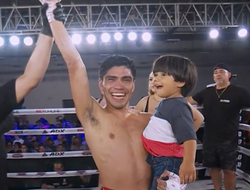 фото - Экс-чемпион Гевара едва не нокаутировал Эрреру: видео