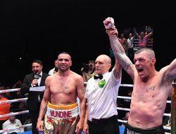 фото - Мандин проиграл легенде муай-тай, вылетал за пределы ринга (+ видео)