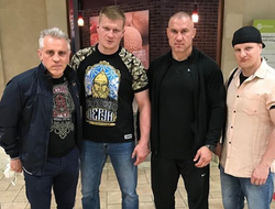 фото - Поветкин улетел на Алтай, Шевченко в конфетном раю, интересные выходные Махачева — соцсети 