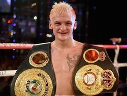 фото - Сенсация в Токио: ветеран Хекки Бадлер отобрал титулы у Рёичи Тагучи