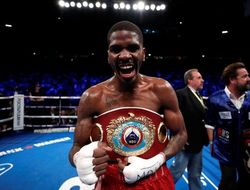 фото - Морис Хукер и Алекс Сауседо устроили кровавый махач — чемпион не поменялся 