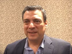 фото - Будет ли Ломаченко абсолютным чемпионом в случае победы над Лопесом? Отвечает Сулейман 