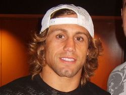 фото - Крус травмирован и лишён титула, новый чемпион Барао встретится с Фэйбером на UFC 169