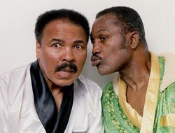 фото - Мучения сонного Редкача, Валуев и футгольф, ретро фото Али и Фрэзера — соцсети