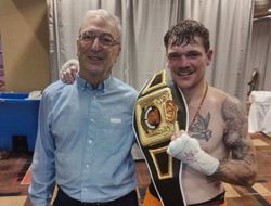 фото - Боксёр-коп Ниязов выпал из ринга и уступил джорнимену