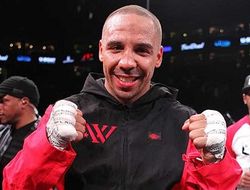 фото - Уорд вернулся с победой над Баррерой