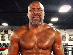 фото - Шеннон Бриггс угрожает пальцам и рёбрам Тайсона Фьюри