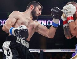 фото - Артур Бетербиев перехватил соперника у Дмитрия Бивола