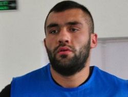 фото - Турецкий супертяж Али домучил пожилого Спротта до победы техническим нокаутом